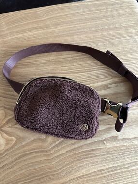 Lululemon Everywhere Belt Bag 1L Fleece Brown Earth/Gold EUC